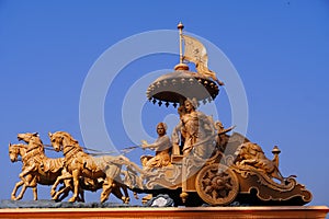 Krishna giving Geeta updesh in mahabharat statue images geeta updesh photo