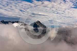 Velký vrchol hory Kriváň v oblacích. Vysoké Tatry. Slovensko