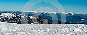 Kriváňská Malá Fatra z Nízkých Tater na Slovensku během zimního rána