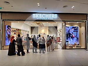 People queus at Skechers store