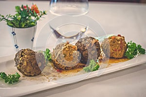 Kufte Parsi A delightful combination of Kufte-e-anar and Kufte tebrizi, made of fresh minced lamb, nuts and vegetables