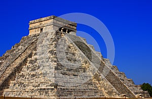 Kukulcan temple in chichenitza, yucatan, mexico.