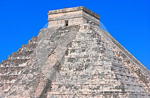 Kukulcan temple in chichenitza, yucatan, mexico X