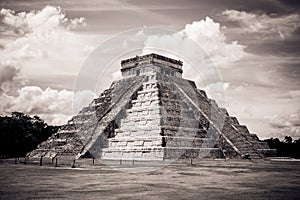 Kukulkan Pyramid (el Castillo) at Chichen Itza, Yucatan, Mexico