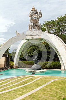 Kumbakarna Laga statue in Pura Uluwatu temple photo