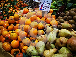 Kumquats and pears in market