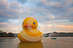 the Kunming lake and the big yellow duck