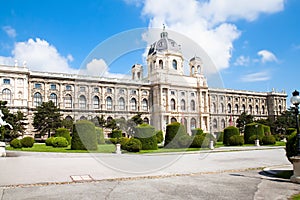 Kunsthistorisches museum with beautiful garden