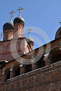 Kupala of the Assumption Cathedral with a brick transition.