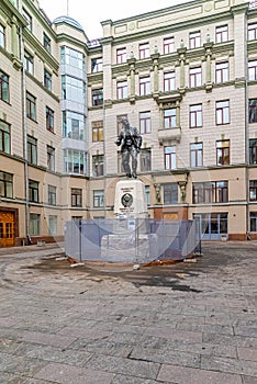 21/5 Kuznetsky Most street-V. V. Vorovsky,One of the most unusual monuments in Moscow. Inconspicuous, but unforgettable