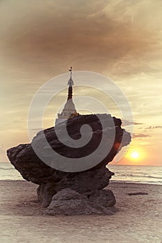 Kyauk Maumghnama Pagoda at Ngwe Saung beach