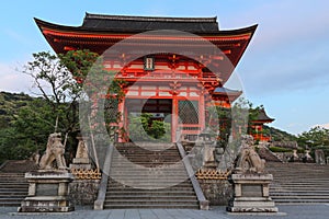 Kiyomizu-dera Temple complex - Nio-mon main entrance