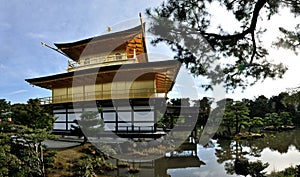 Kyoto Kinkakuji temple golden pavilion and lake