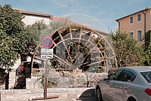 L`Isle-sur-la-Sorgue, Avignon, Vaucluse, Provence-Alpes-Cote d`Azur, France, September 24, 2018: Water wheel