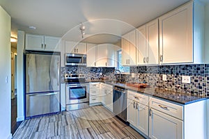 L-shape kitchen room design
