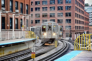 L-Train tracks around the corner to its stop.