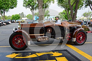 La Bestioni Rusty classic car on display