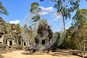 La bibliothÃ¨que Nord vue de l`Ouest du temple Thommanon dans le domaine des temples de Angkor, au Cambodge