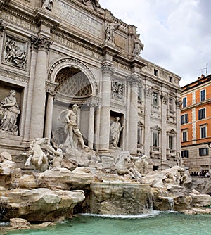La Fontana di Trevi, Roma, Italia photo