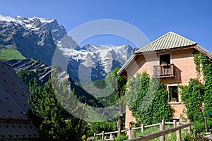 La Grave, village in Hautes-Alpes department in southeastern France, small ski resort with off-piste for extreme skiers in French