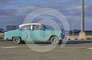 LA HABANA, CUBA - Aug 14, 2019: Auto antiguo conduciendo por una calle habanera