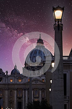 La maestosa cupola di San Pietro in Roma, Vaticano photo