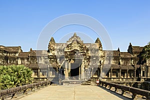 La sortie du Pavillon d`entrÃ©e vue de la Voie Royale dans le domaine des temples de Angkor, au Cambodge