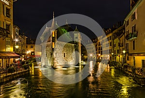 La vieille ville d`Annecy - night view
