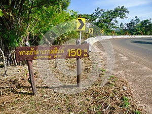 Label â€œGoing about 150 metre to camping site, Pha Taem national parkâ€ in Thai language