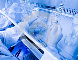 Laboratory assistant in a sterile environment for micro-sampling