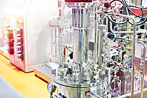 Laboratory chemical metal bioreactor and fermenter