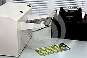 Laboratory equipment for determination of analyses