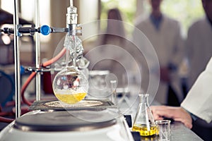 Laboratory equipment for distillation.Separating the component substances from liquid mixture with evaporation and condensation.I