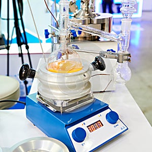Laboratory heated stirrer and flask