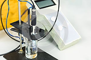 Laboratory measuring equipment