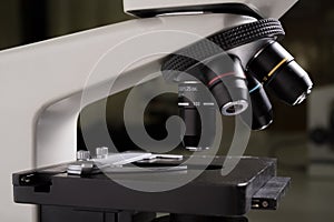 Laboratory microscope lens