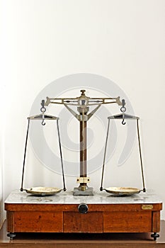 Laboratory scales