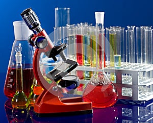 Laboratory ware and microscope