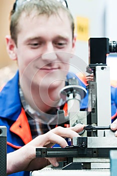 Laborer checking tool with optical