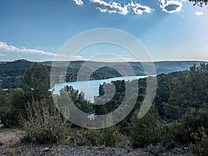 Lac proche d`Aix en Provence photo