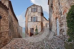 Lacoste, Vaucluse, Provence-Alpes-Cote d`Azur, France: alley in the old town