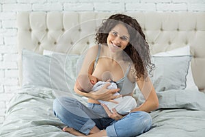 Lactation. Newborn and breast milk.