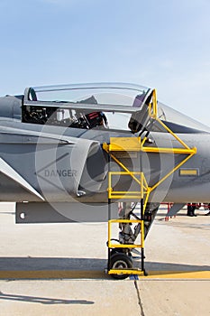 Ladder fighter aircraft