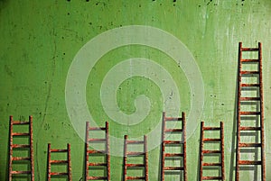 Rebríky na zelený stena 