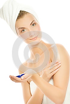 Lady applying moisturizer photo