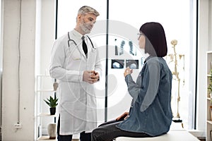 Lady having conversation with therapist in doctor's office