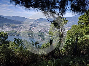 Lago de AmatitlÃÂ¡n photo