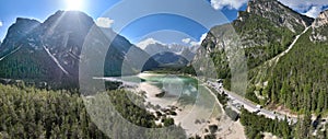 Lago Landro - Panoramica aerea dall\'alto del paesaggio sulle Dolomiti di Sesto