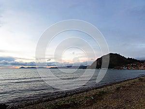 Lago Titikaka, Copacabana, Bolivia photo