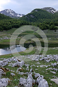 This is Lago Vivo, a spectacular lake at 1591 meters above the city of Barrea, in Abruzzo.